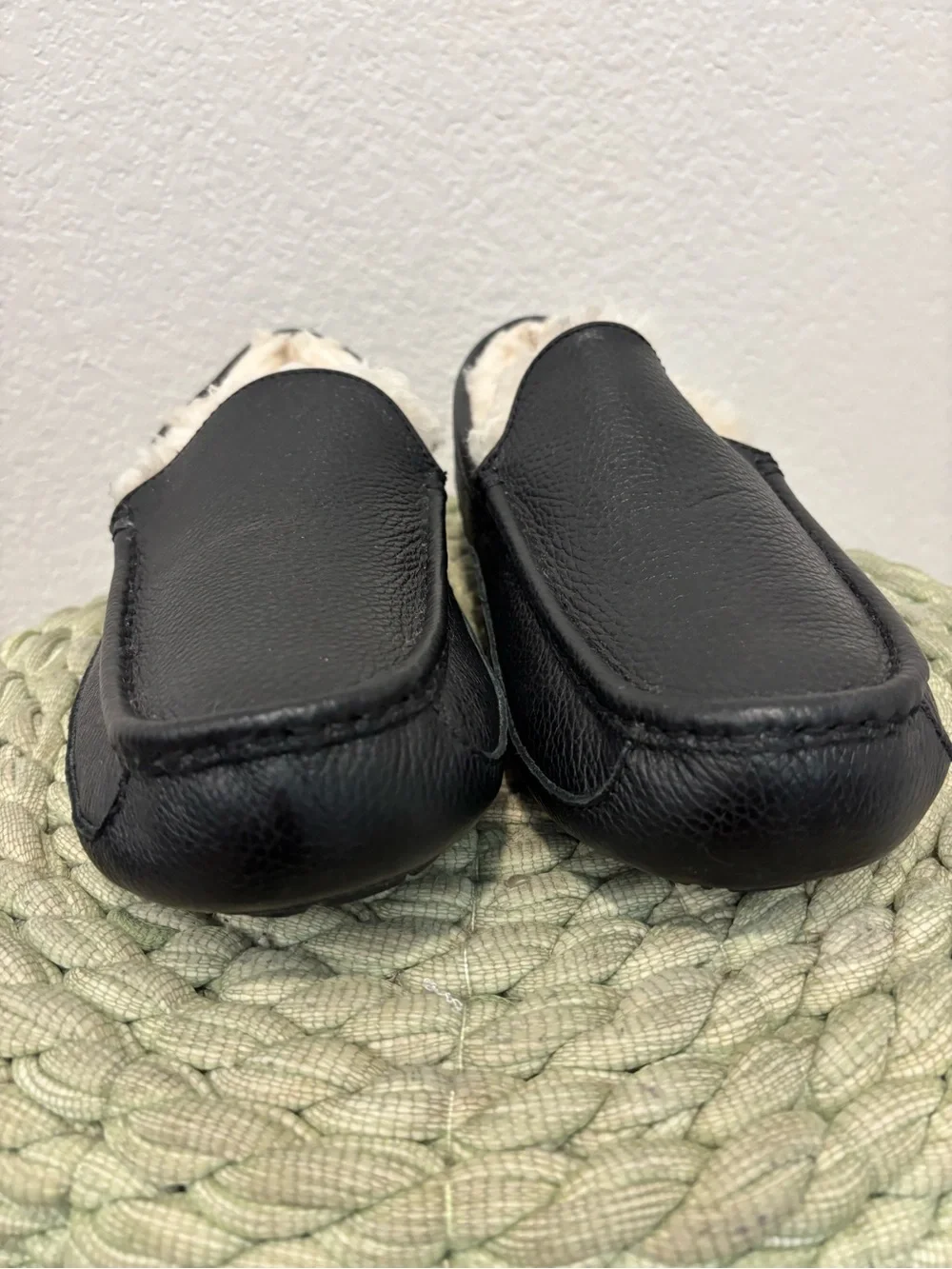 NEW UGG Ascot Men's Black Leather Moccasin Slip-On Loafer Size 10